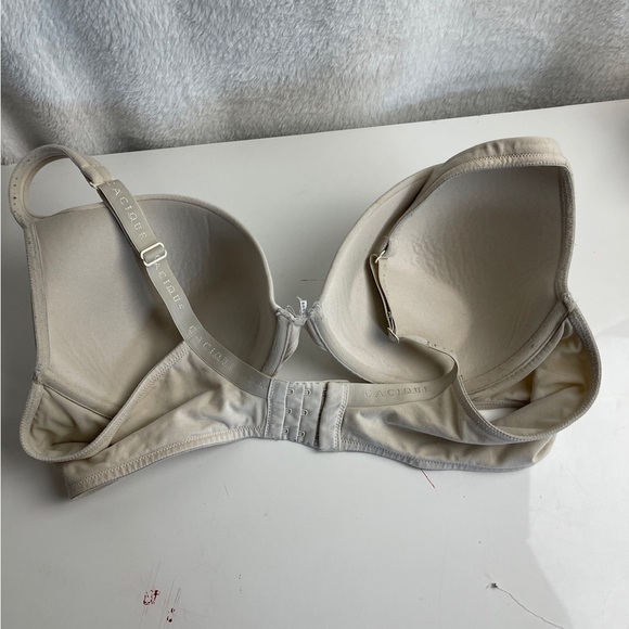 Cacique Cream Seamless Bra with Adjustable Straps - Picture 3 of 4